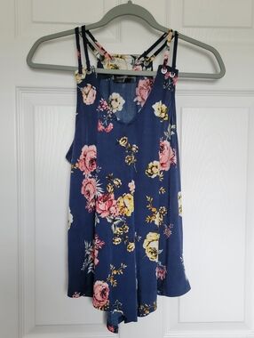 Modern Attraction V Neck Tunic Tank Size Medium